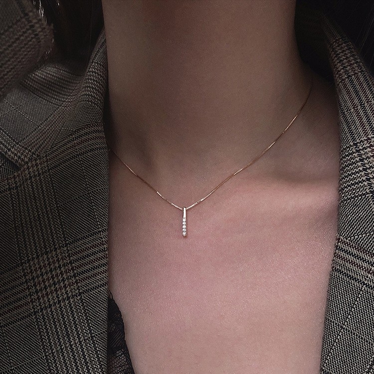 Geometriai hosszú nyaklánc medállal, aranyozott, minimalist és elegáns, könnyű luxus stílus