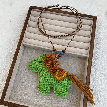 Текстилен пуловерен синджир с дълго колие и понито в стил карикатура, унисекс, код 23336, удължител 11 cm, есен 2025