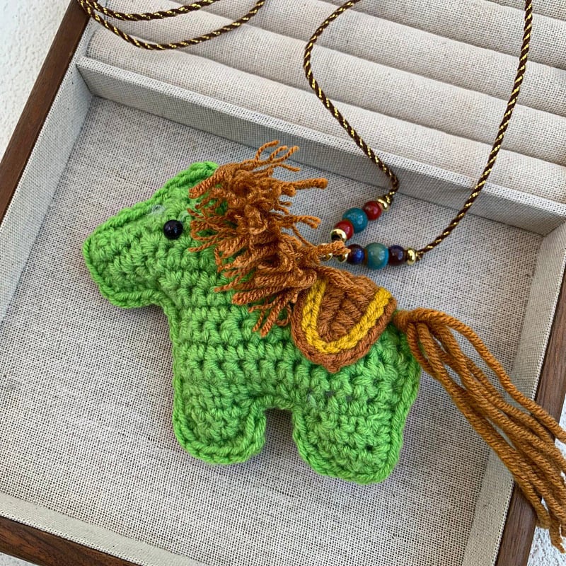 Текстилен пуловерен синджир с дълго колие и понито в стил карикатура, унисекс, код 23336, удължител 11 cm, есен 2025