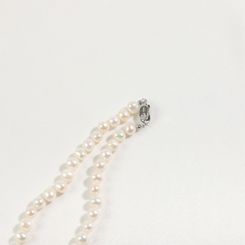 Κολιέ από γλυκού νερού μαργαριτάρια, σχεδόν σφαιρικά, 925 ασήμι, προέλευση Ζουτζι