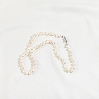 Κολιέ από γλυκού νερού μαργαριτάρια, σχεδόν σφαιρικά, 925 ασήμι, προέλευση Ζουτζι