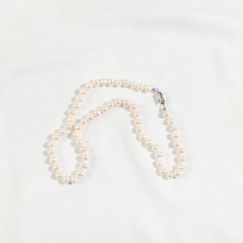 Κολιέ από γλυκού νερού μαργαριτάρια, σχεδόν σφαιρικά, 925 ασήμι, προέλευση Ζουτζι