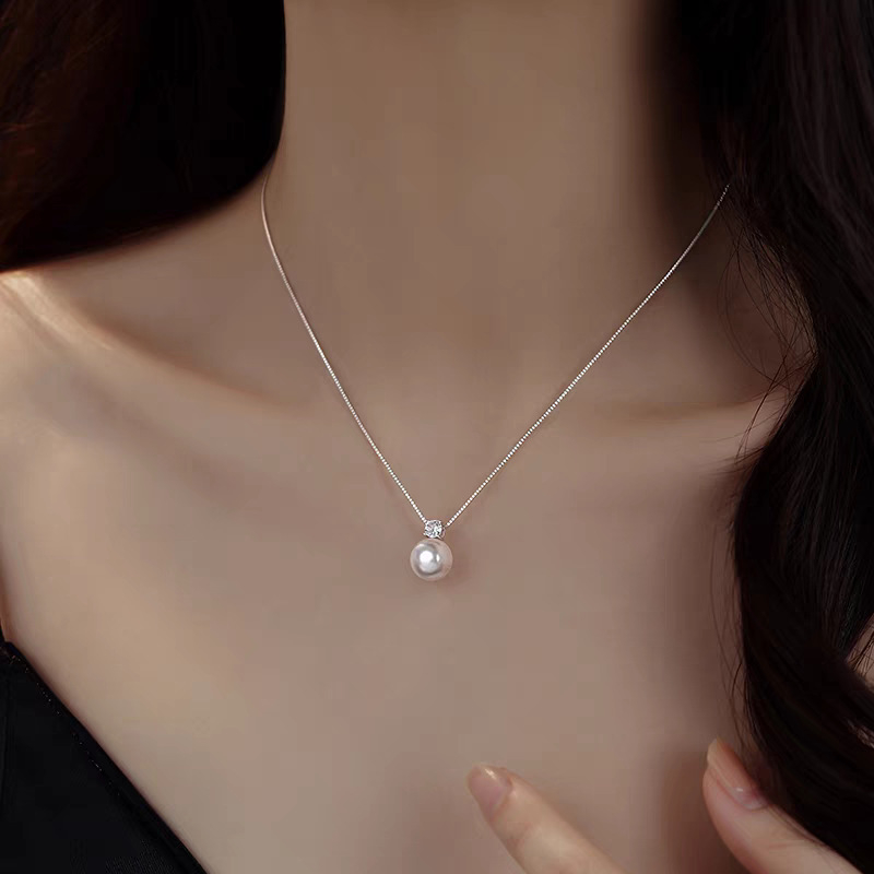 Műgyöngyös nyaklánc anyai gyöngy medállal, geometriai dizájn, kulcscsont-lánc, körméret 21–50 cm