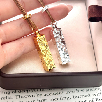 Geometriai formájú réz medálos nyaklánc, fonott lánccal, hossz 41–50 cm, elektroplatírozott bevonat, Old Money stílus