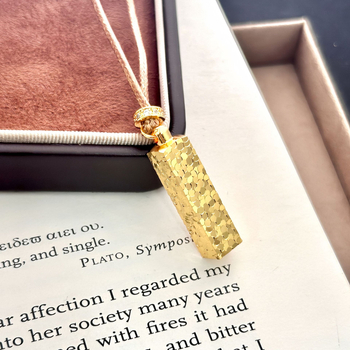 Geometriai formájú réz medálos nyaklánc, fonott lánccal, hossz 41–50 cm, elektroplatírozott bevonat, Old Money stílus