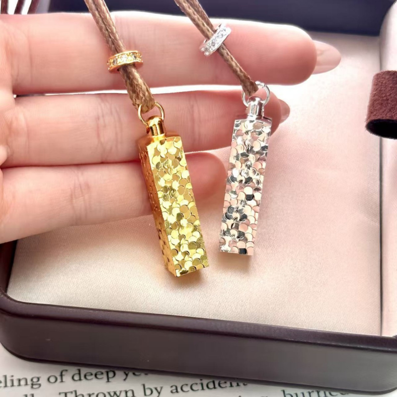 Geometriai formájú réz medálos nyaklánc, fonott lánccal, hossz 41–50 cm, elektroplatírozott bevonat, Old Money stílus