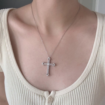 Nyaklánc nyíl–kereszt medállal, geometriai forma, réz anyag, kereszt típusú lánc, uniszex, elektroplatírozott, könnyed luxus stílus