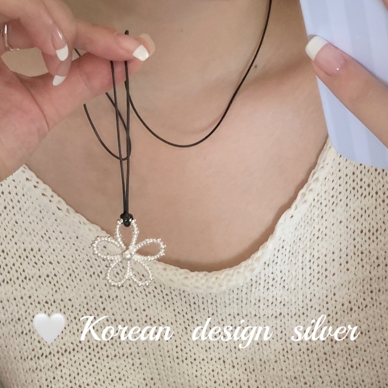 Ogrlica s privjeskom u obliku cvijeta od srebra 925, običan lanac, težina 7,8 g