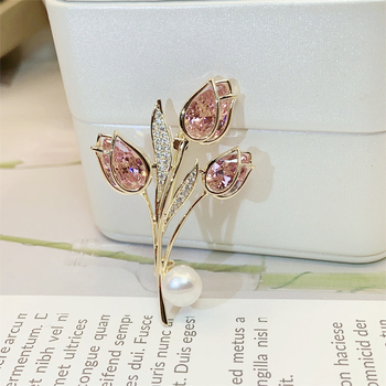 Χαλκός τουλίπα καρφίτσα με κρύσταλλα και μαργαριράρια — κομψό διακοσμητικό αξεσουάρ, μάρκα Xiang Nan