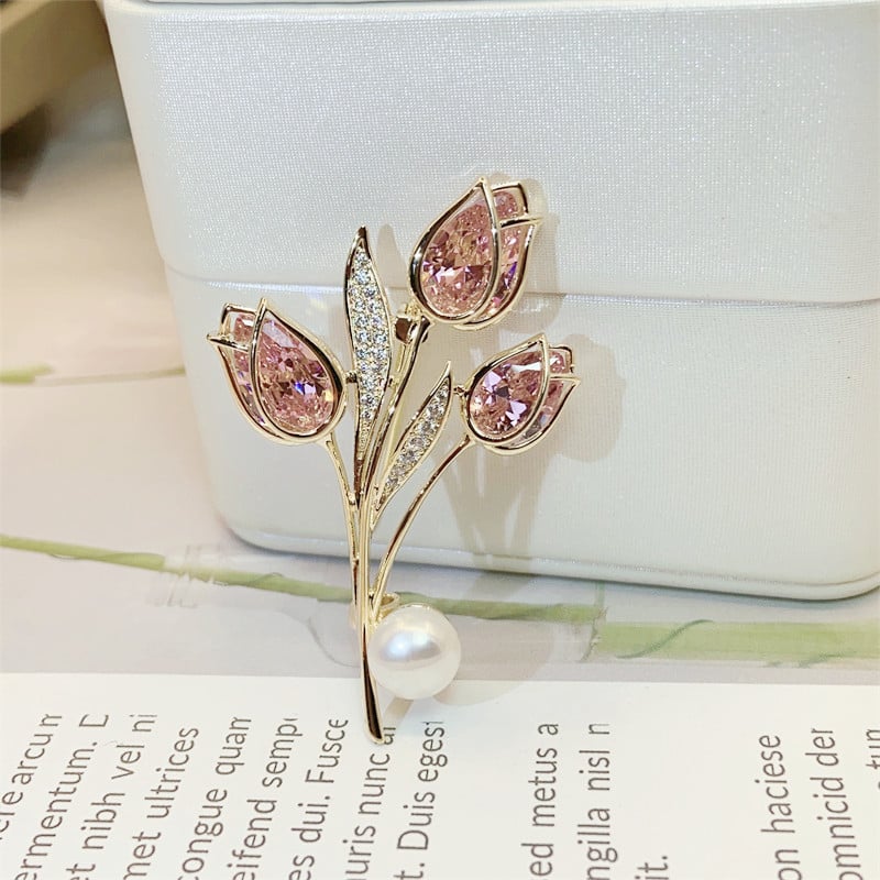 Χαλκός τουλίπα καρφίτσα με κρύσταλλα και μαργαριράρια — κομψό διακοσμητικό αξεσουάρ, μάρκα Xiang Nan