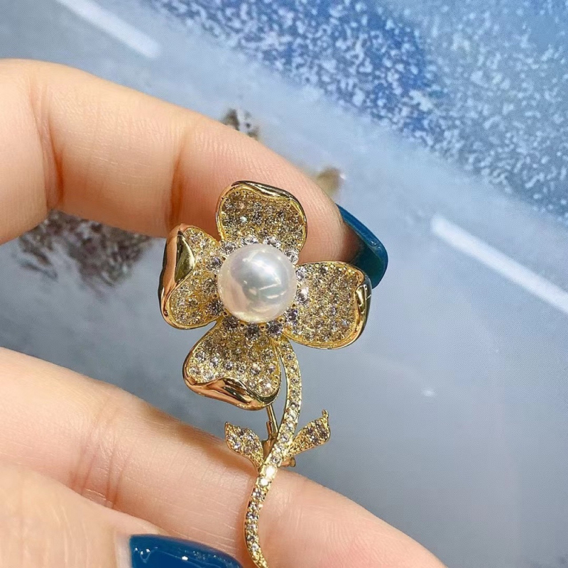 Ženska broš s cvijetom – luksuzan retro stil, mikro pavé obrada, miješani materijali, dvostruka upotreba za šal ili odjeću
