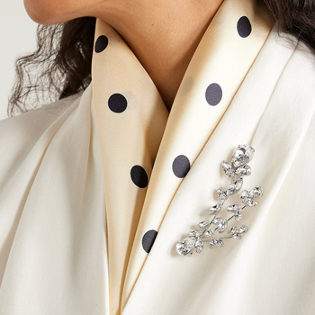Брошка – кристални камъни, цветеобразна форма, електроплакирана повърхност, декоративна и регулируема