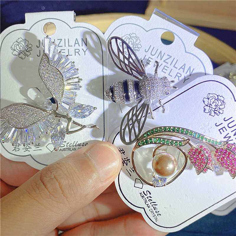 Broš s motivom životinje i cvijeta, bakrena podloga, dijamantno ugradnja, ženski ležerni luksuz stil