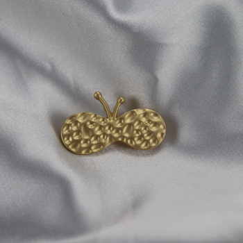 Брошка от сплав със цветен мотив, матов финиш, дамски ретро стил (Материал: сплав; Стил: женски, ретро; Моделиране: цвете; Завършек: капково масло; Тип: брошка)