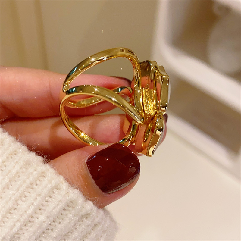 Réz sálzár camellia alakú, kagyló bevésés, gyémánt felülettel, francia stílus, uniszex