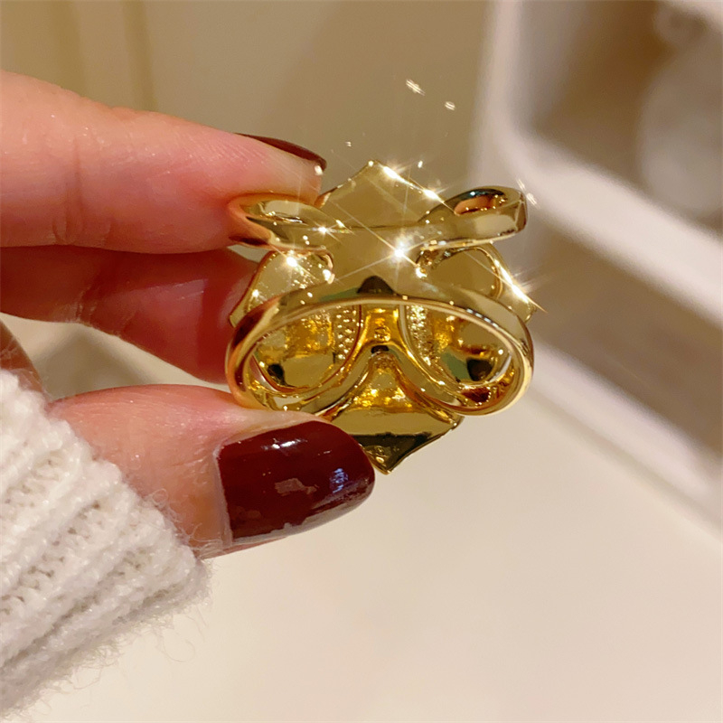 Réz sálzár camellia alakú, kagyló bevésés, gyémánt felülettel, francia stílus, uniszex