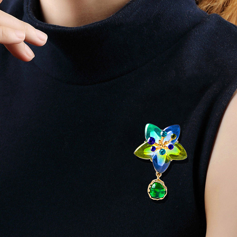 Брошка за шал – сплав, петолъчкова звезда, кристална обработка, украса и подарък