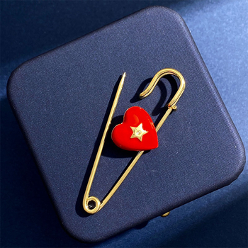 Брошка със сърцевидна форма, ретро стил, унисекс дизайн, меден материал, звезден мотив, електроплатинг