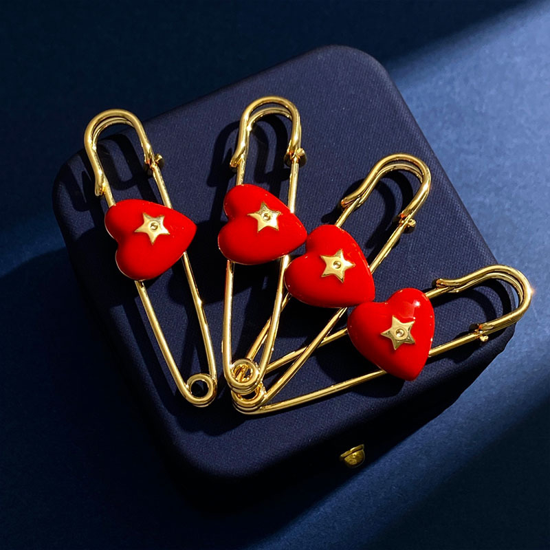 Брошка със сърцевидна форма, ретро стил, унисекс дизайн, меден материал, звезден мотив, електроплатинг