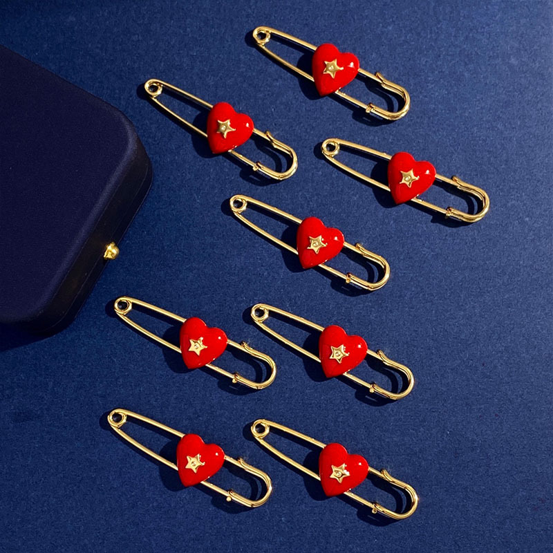 Брошка със сърцевидна форма, ретро стил, унисекс дизайн, меден материал, звезден мотив, електроплатинг