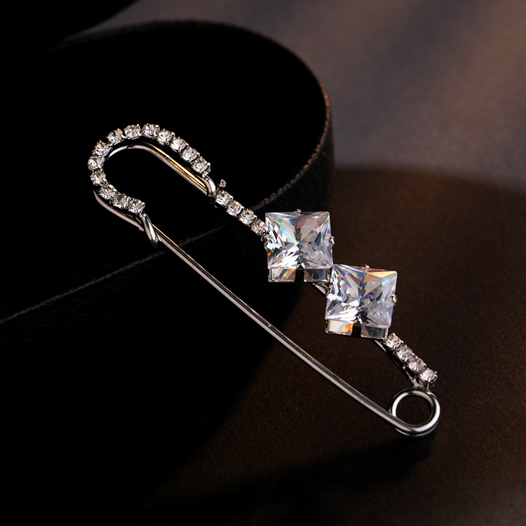 Брошка от меден сплав с циркони, дамски корейски стил, геометричен модел