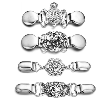 Retro stílusú ötvözetű pulóver- és ingklipszek gyöngyház berakásokkal, elektroplatolt felülettel, 4 darabos készlet.