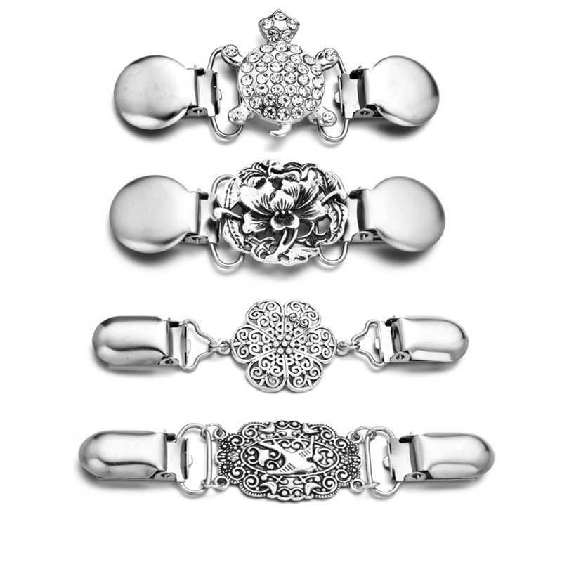 Retro stílusú ötvözetű pulóver- és ingklipszek gyöngyház berakásokkal, elektroplatolt felülettel, 4 darabos készlet.