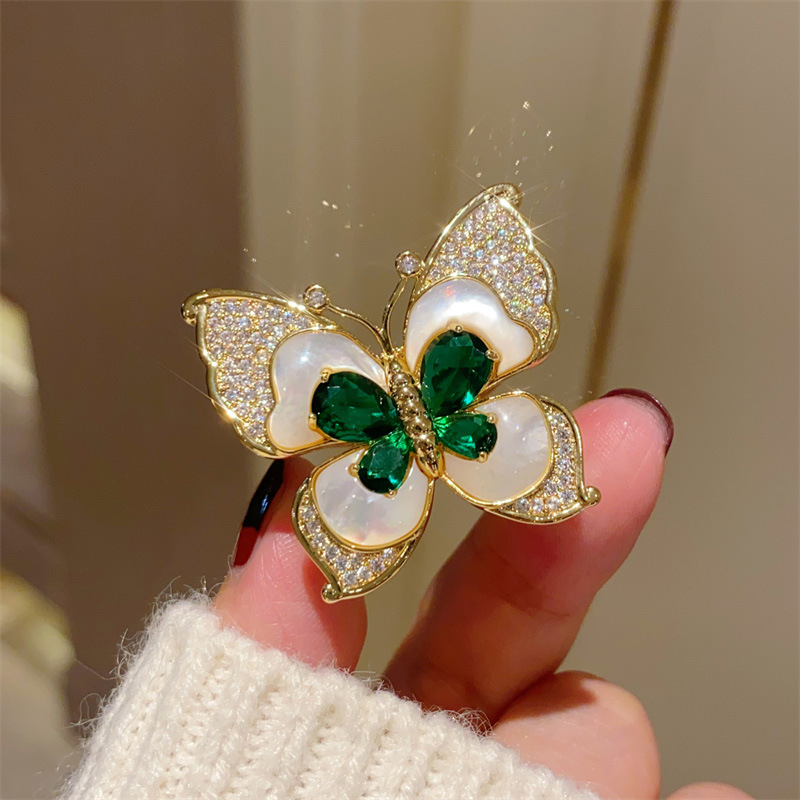 Réz pillangó alakú csat ruhákhoz és sálakhoz – uniszex, francia stílus, mesterséges kövekkel és gyémántos felülettel