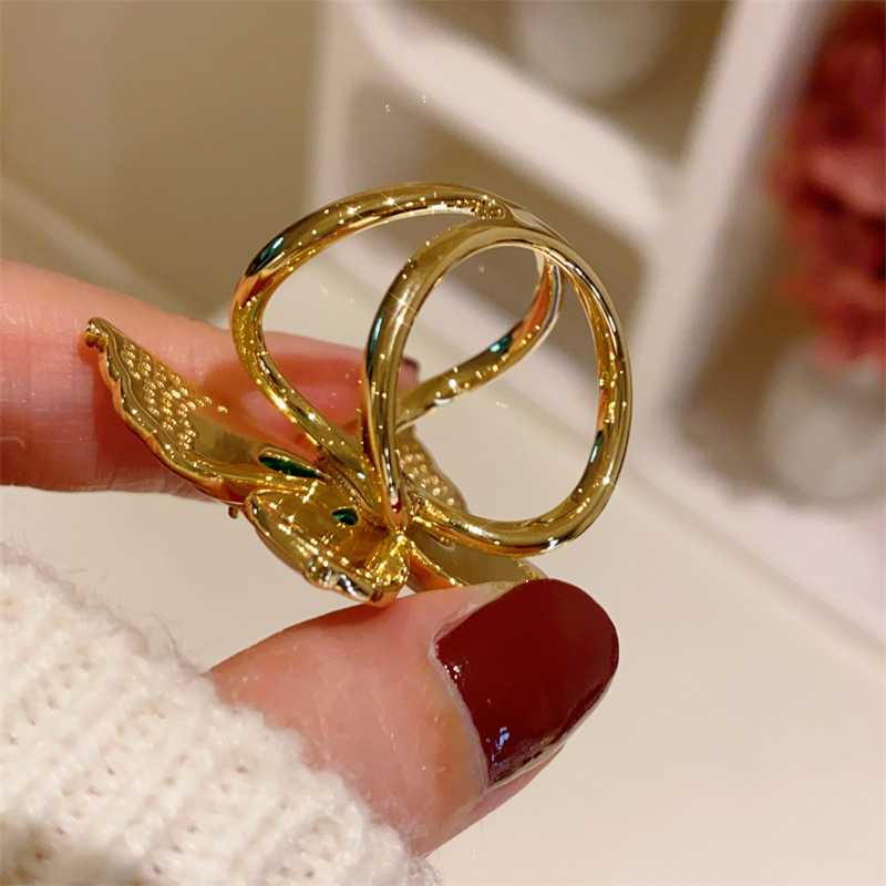 Réz pillangó alakú csat ruhákhoz és sálakhoz – uniszex, francia stílus, mesterséges kövekkel és gyémántos felülettel