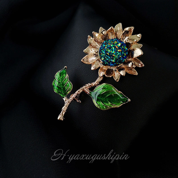 Брошка с емайлов слънчогледов мотив, ретро литературен стил, сплав
