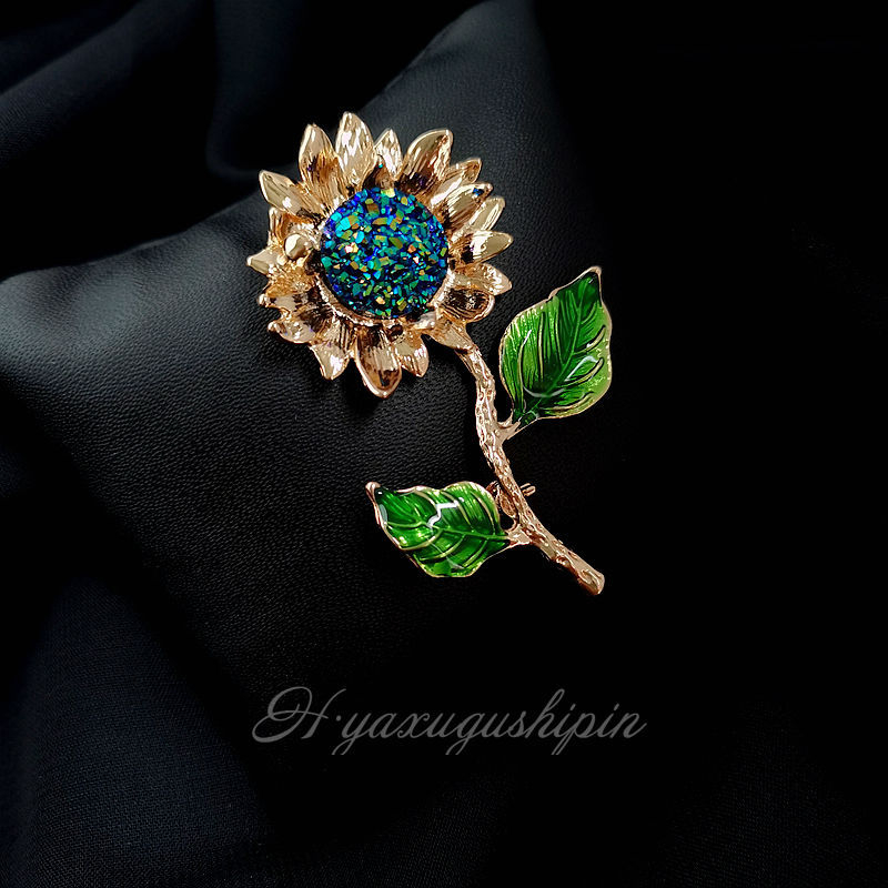 Брошка с емайлов слънчогледов мотив, ретро литературен стил, сплав