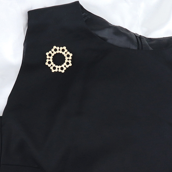 Брошка с цветен мотив, материал сплав, позлатяване, литературно ретро стил