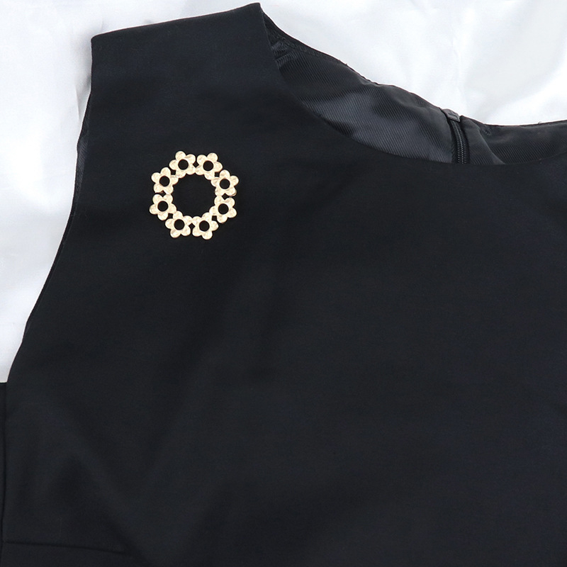 Брошка с цветен мотив, материал сплав, позлатяване, литературно ретро стил