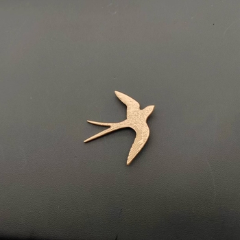 Брошка със мотив лястовица от сплав, матово електроплакиране, артистичен ретро стил, пролет 2023