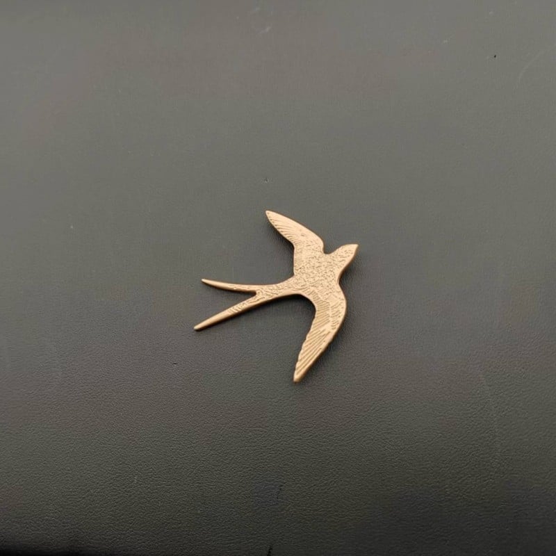 Брошка със мотив лястовица от сплав, матово електроплакиране, артистичен ретро стил, пролет 2023