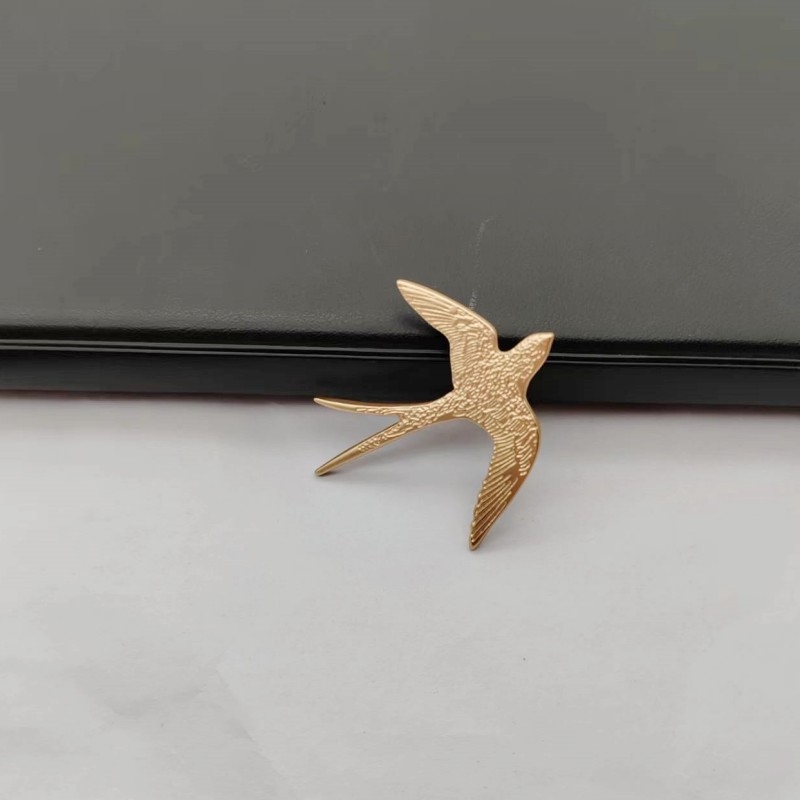 Брошка със мотив лястовица от сплав, матово електроплакиране, артистичен ретро стил, пролет 2023