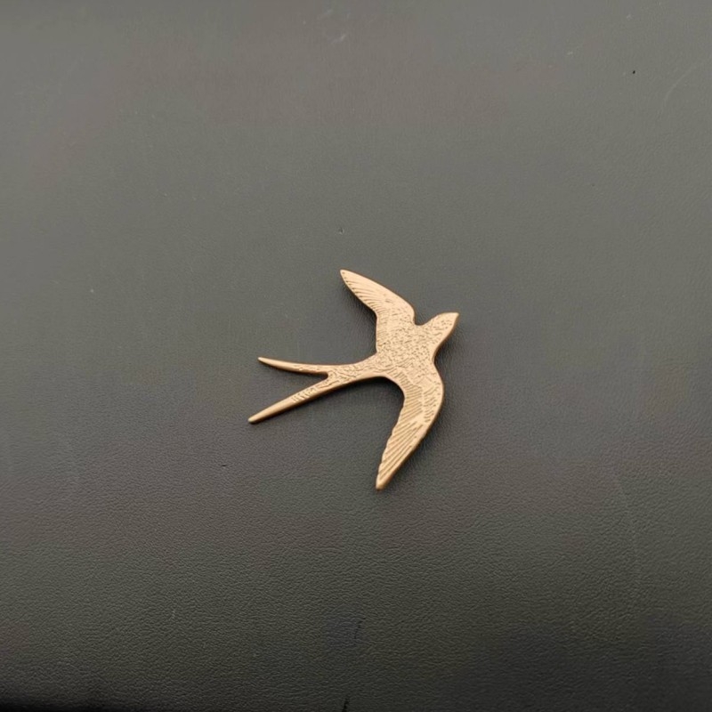 Брошка със мотив лястовица от сплав, матово електроплакиране, артистичен ретро стил, пролет 2023