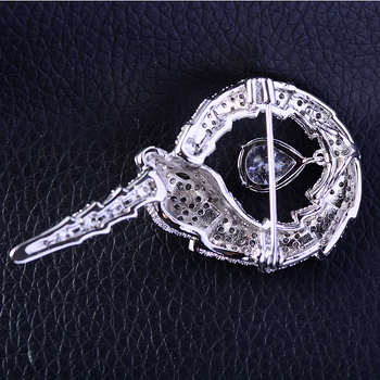 Брошка зодия змия, циркон, мед, електроплатирана повърхност