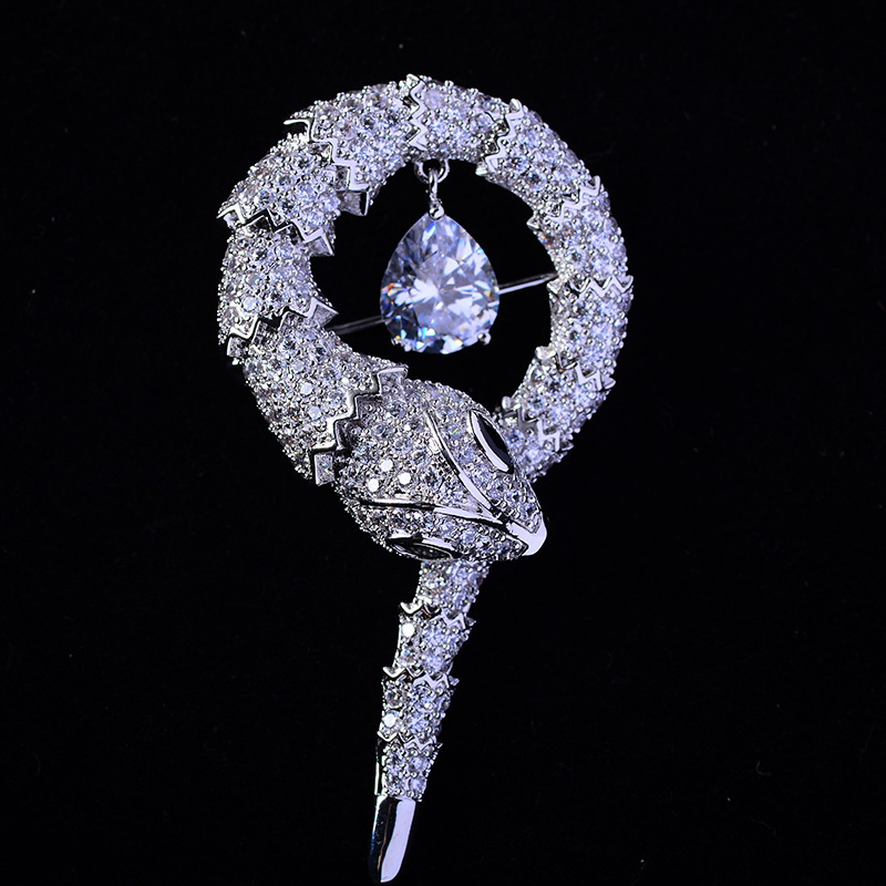 Брошка зодия змия, циркон, мед, електроплатирана повърхност