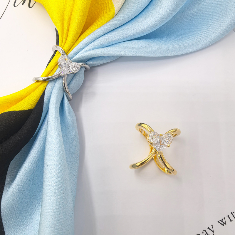 Réz alapanyagú sálkapocs cirkóniával, szív alakú, elektroplatinált felület, női kiegészítő japán-koreai stílusban