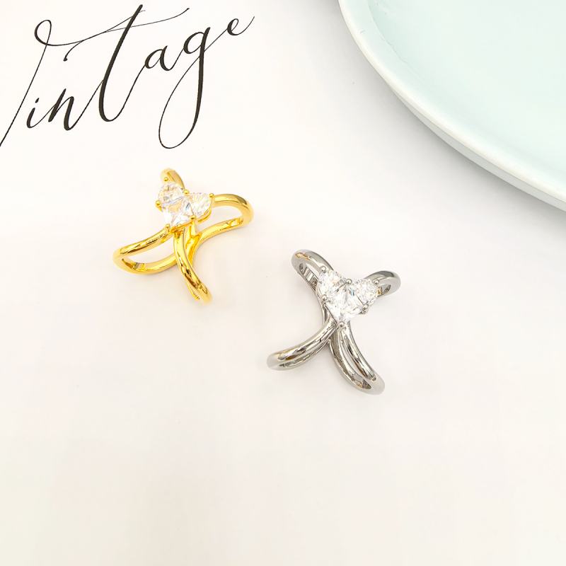 Réz alapanyagú sálkapocs cirkóniával, szív alakú, elektroplatinált felület, női kiegészítő japán-koreai stílusban