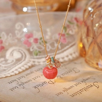 Колие с ябълкова форма и емайлов ефект, температурно променящ се, верижка с мъниста, подвес от меден сплав с 18K златно покритие, електроплакиране, стил фея, есен 2025