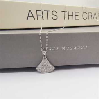 Колие от сребро 925 с диамантено паве, фан‑образен дизайн, стил лек лукс