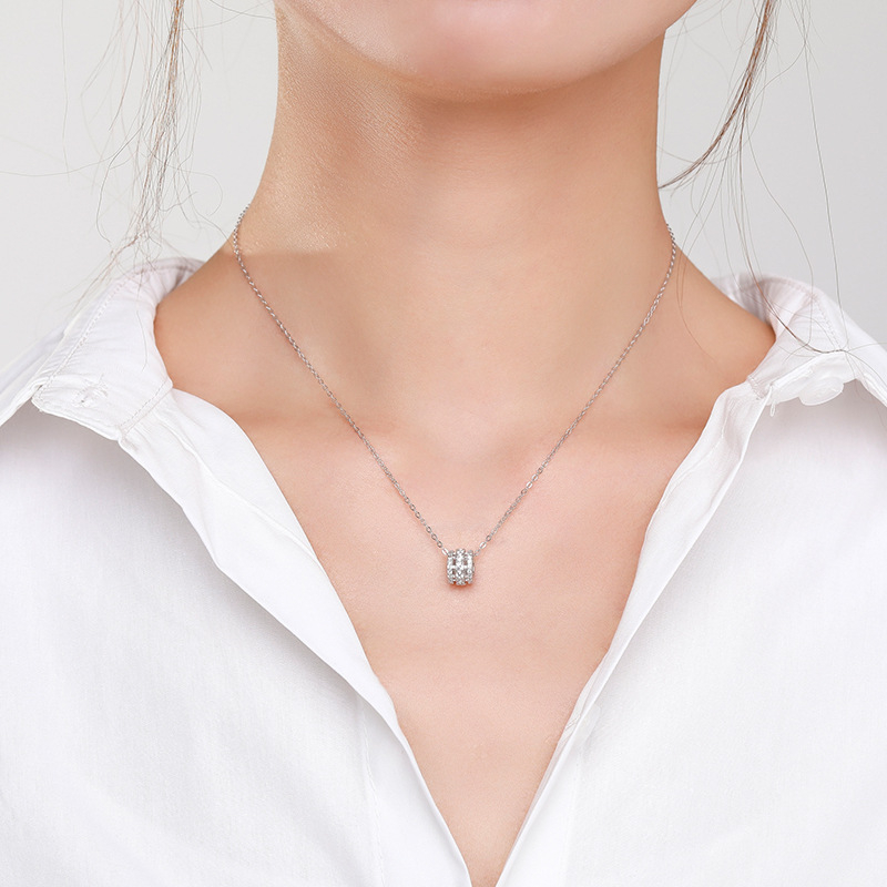 Ailmay 925 ezüst medálos nyaklánc — geometriai stílus, micro gyémánt dísz, 925-ös tisztaság