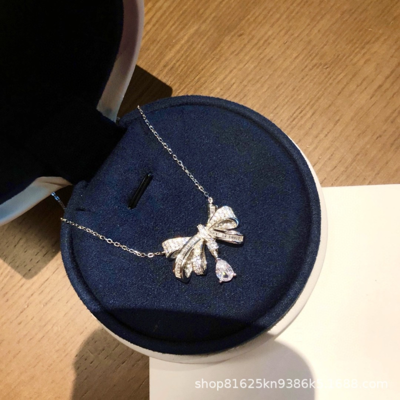 Csepp alakú medálos nyaklánc 925 ezüstből – Eredeti dizájn, tavasz 2025