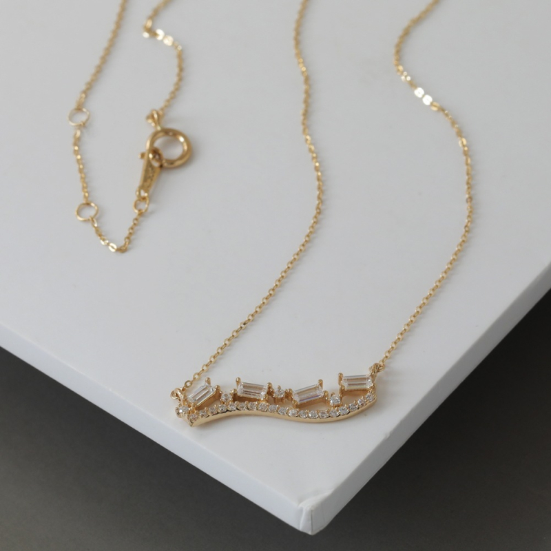 Geometriai medálos nyaklánc 925-ös ezüstből – magas színvonalú stílus