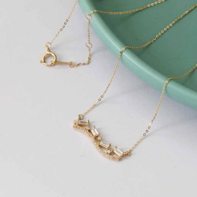 Geometriai medálos nyaklánc 925-ös ezüstből – magas színvonalú stílus