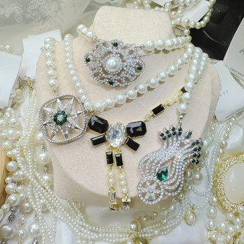 Ogrlica od legure s dijamantima i perlama, geometrijski privjesak, lagani luksuz za žene, ljeto 2025