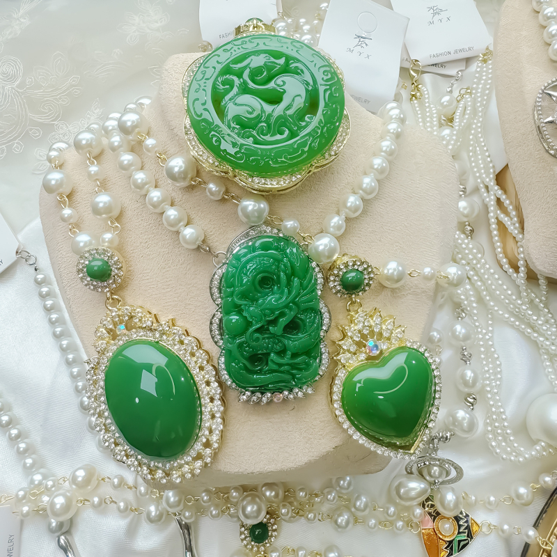 Ogrlica od legure s dijamantima i perlama, geometrijski privjesak, lagani luksuz za žene, ljeto 2025