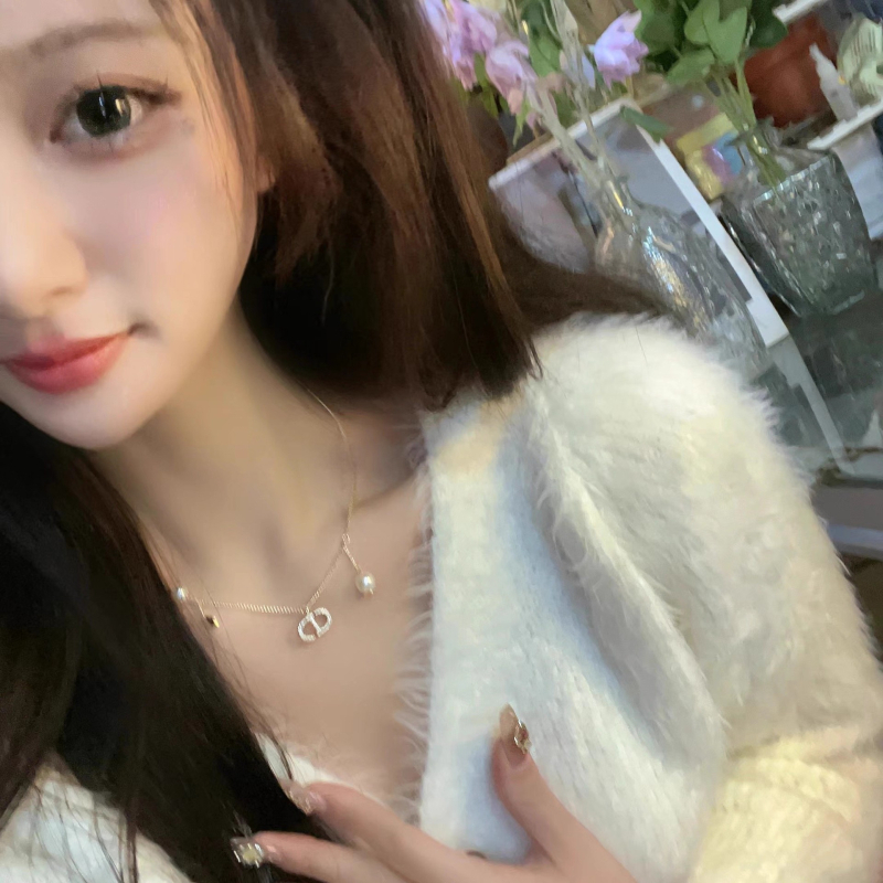 Réz nyaklánc csillag-geometriai medállal és mesterséges gyöngyökkel, elektroplattált bevonattal, hossz 41–50 cm, nőknek.